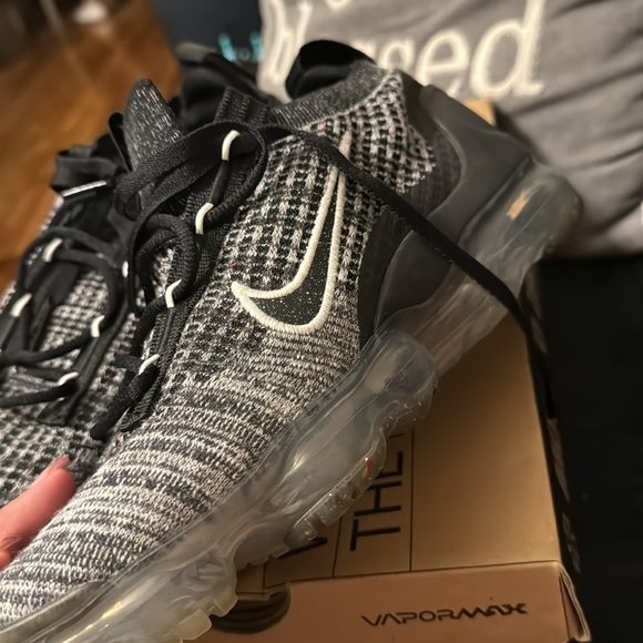 Vapor max shoes for sale - Picture 6 of 6